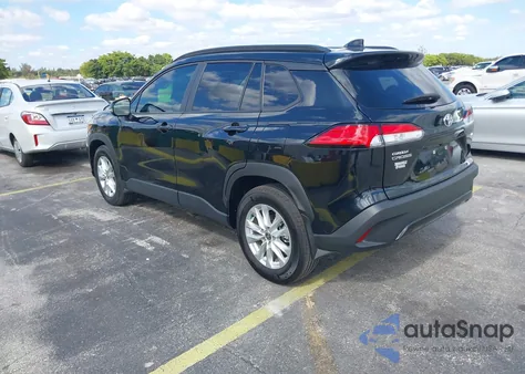 2025 Toyota Corolla Cross Le z USA, uszkodzony, nr VIN 7MUBAAAGXSV122331